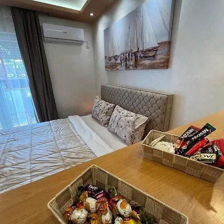 Andrea Mali Mokri Lug