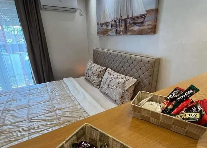 Andrea Mali Mokri Lug