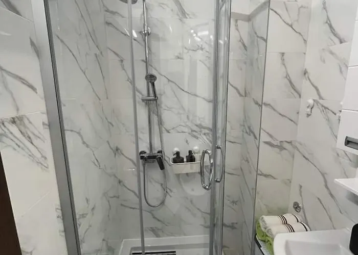 Andrea Mali Mokri Lug